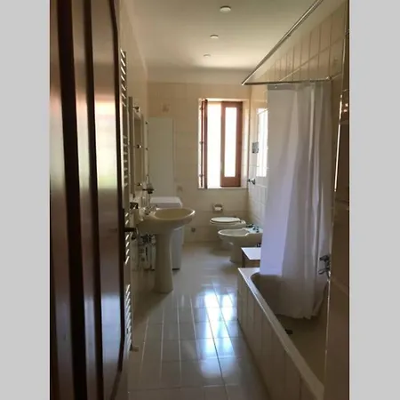 Casa Janca Sul Lungomare Di Marina Lunga *